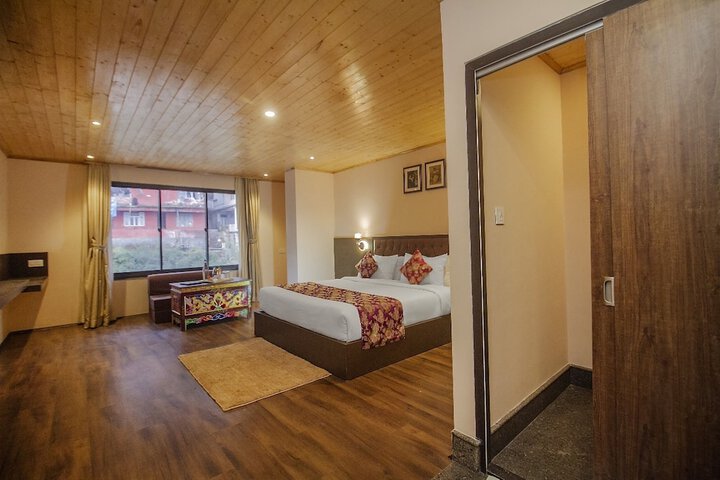 Room 8 of 16