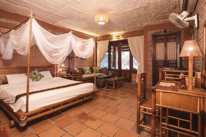 Room 8 of 95