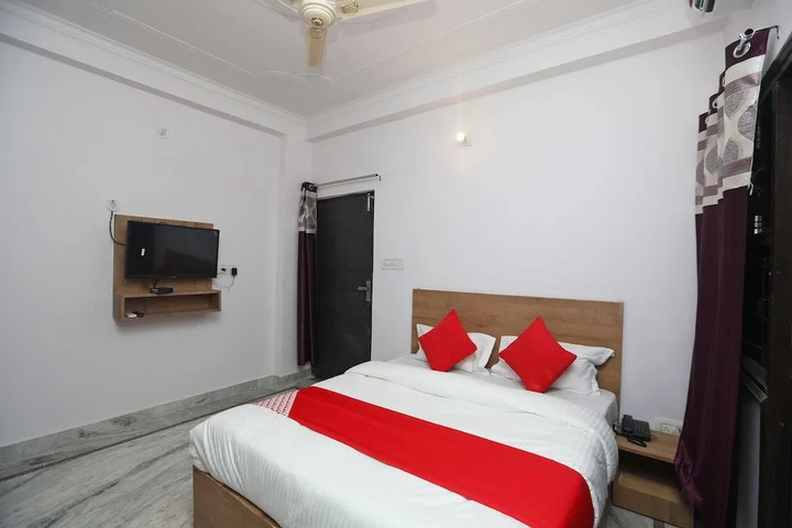 Room 2 of 12