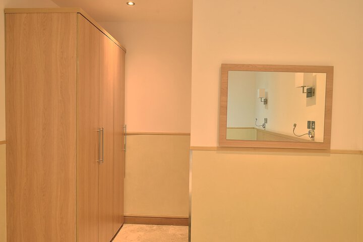 Room 34 of 90