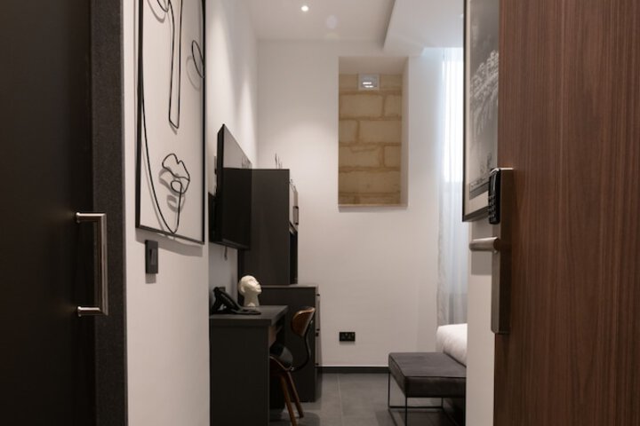 Room 6 of 60