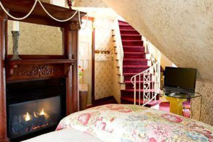 Room 32 of 53