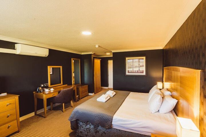 Room 17 of 49