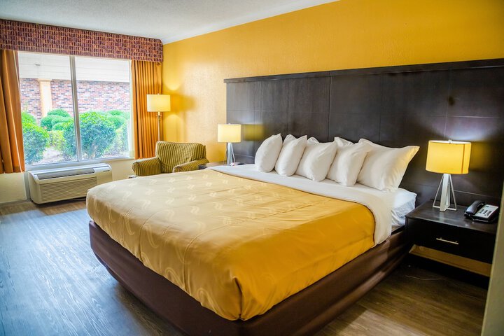 1 King Bed (17 of 31)