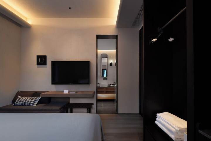 Room 45 of 100