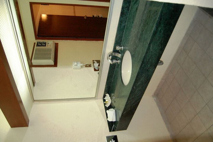 Room 23 of 49