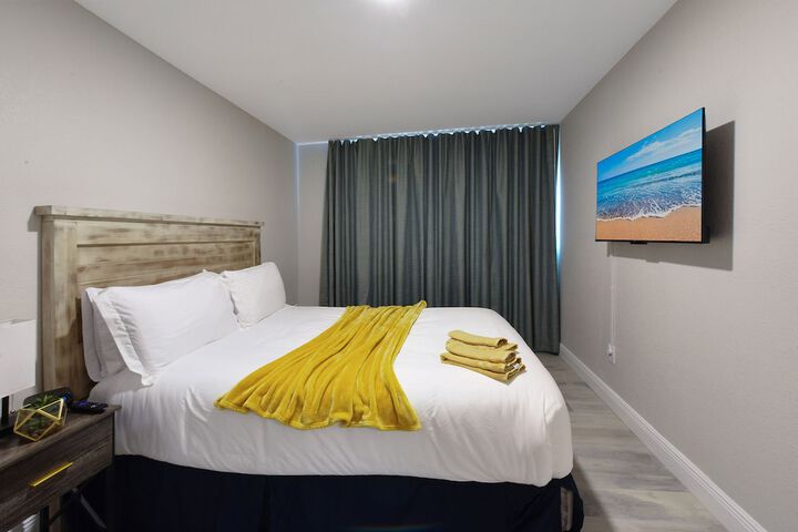 Standard Studio 1 Queen Bed Pets Allowed (43 of 47)