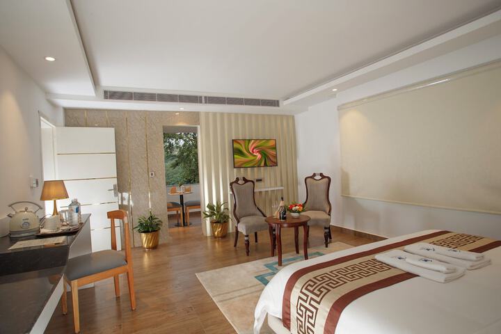 Room 21 of 48