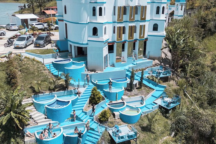 Hotel y Termales Castillo del Lago in El Peñol