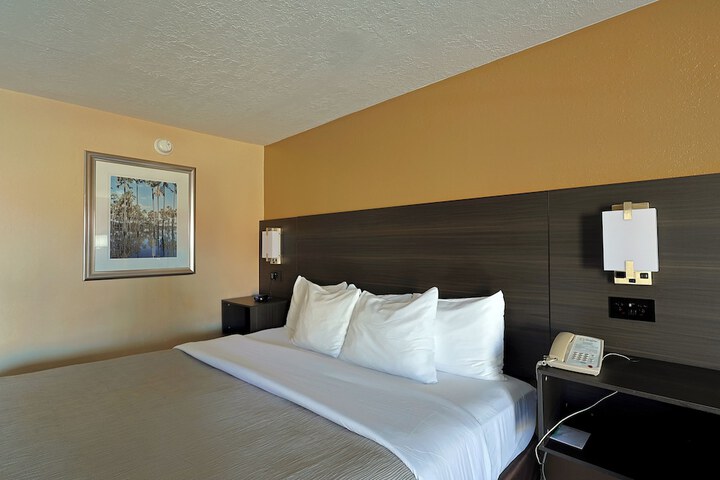 2 Queen Beds (13 of 32)