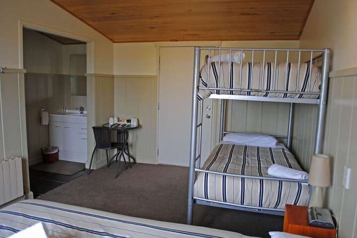 Room 3 of 38
