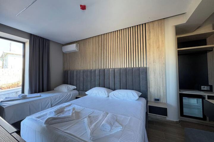 Room 4 of 85