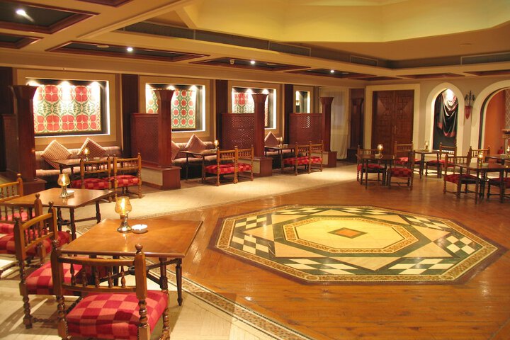 Lounge 22 of 25