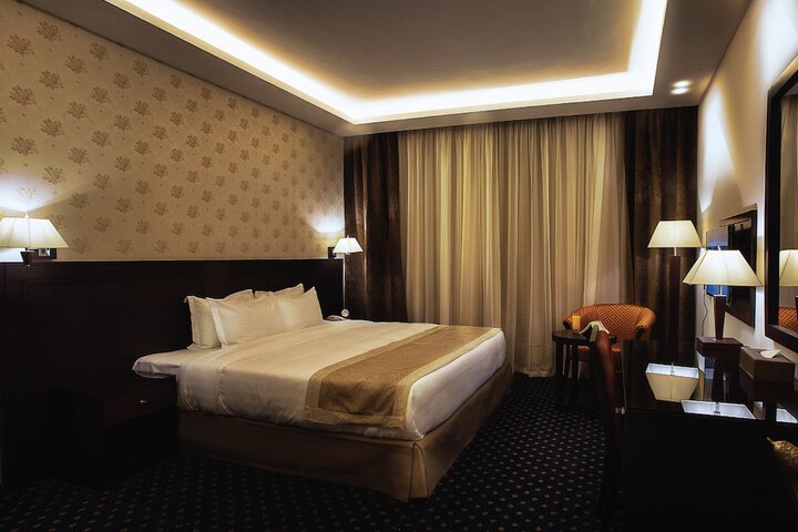 Room 9 of 40