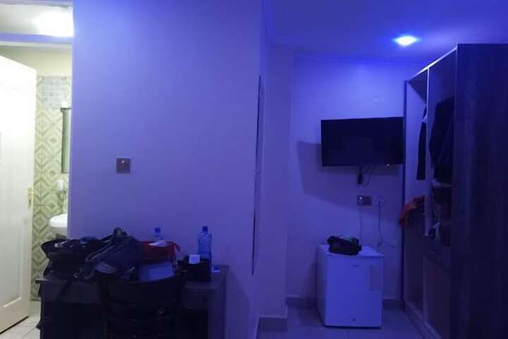Room 7 of 11
