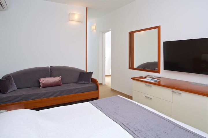 Room 18 of 91