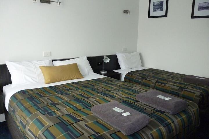 Room 9 of 37