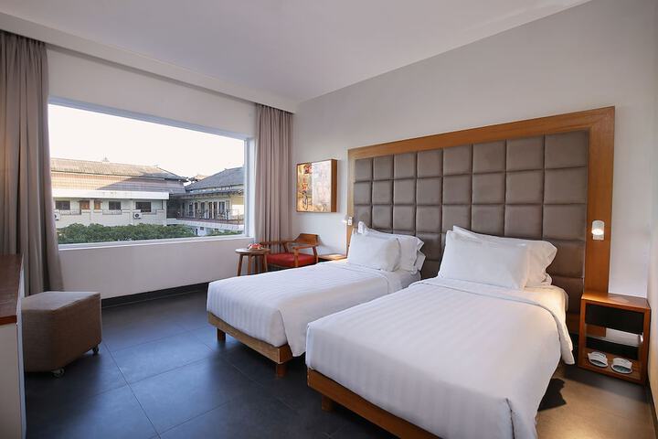 Room 4 of 94