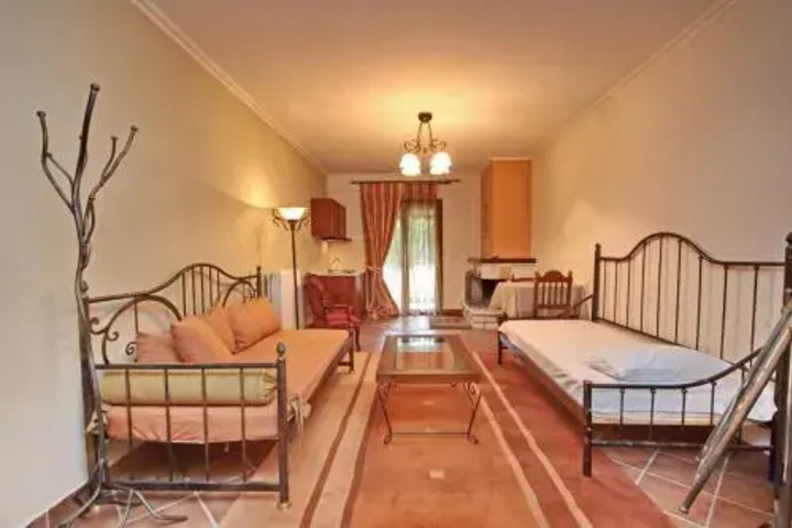 Room 6 of 13