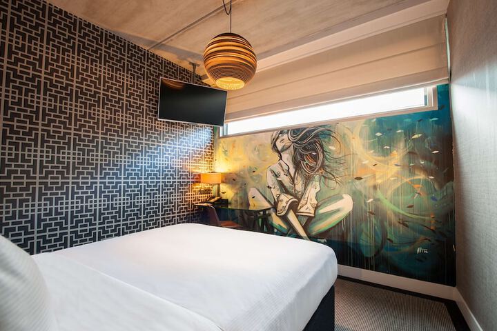 Room 28 of 152