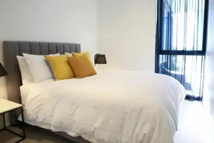 Room 5 of 9