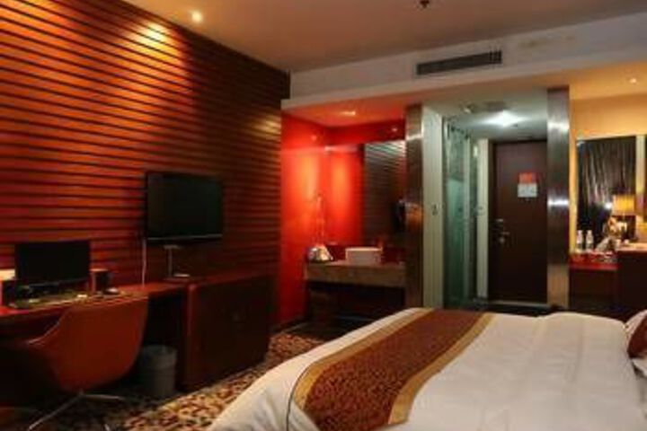 Room 5 of 9