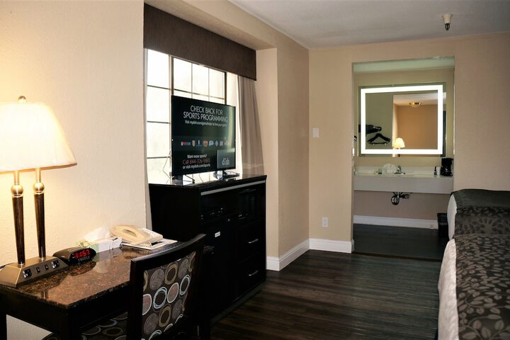 2 Double Beds (4 of 8)