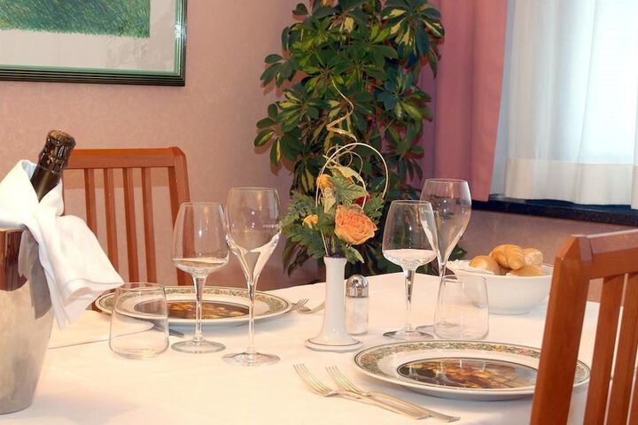 Dining 19 of 29