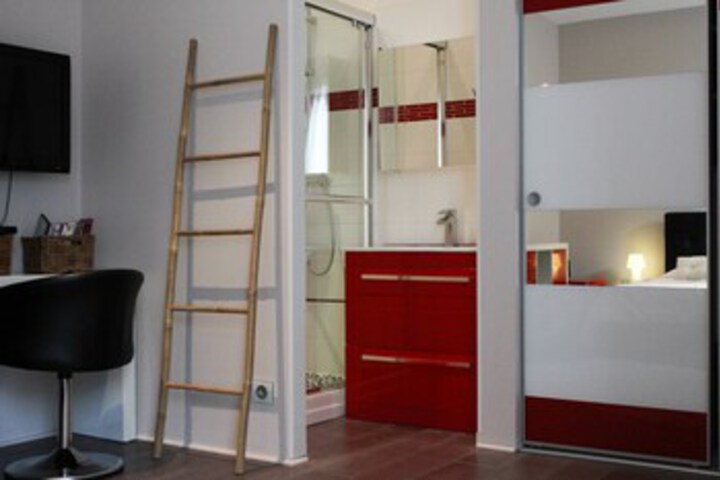 Room 3 of 25