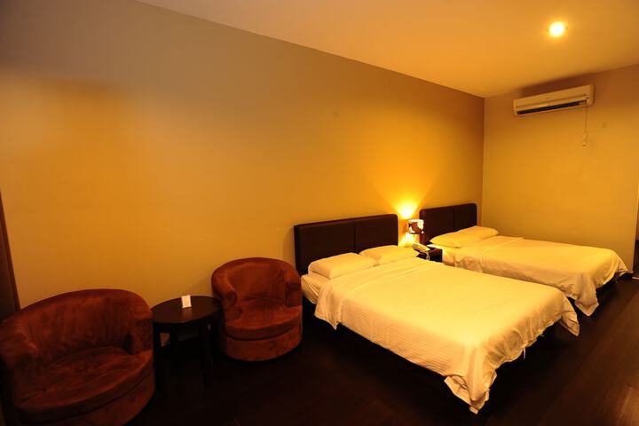 Room 4 of 60