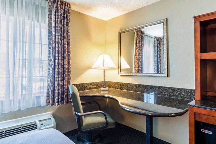 2 Double Beds (5 of 5)