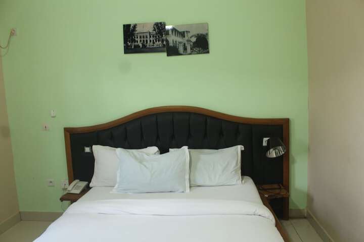 Room 13 of 24