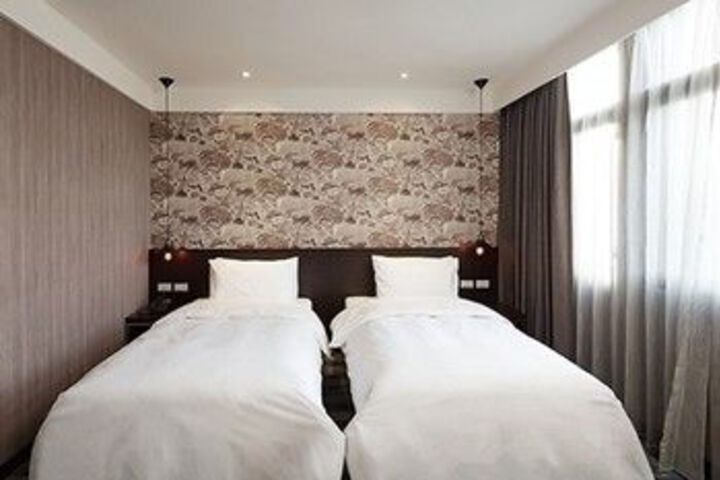 Room 11 of 31