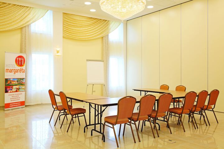 Business Center 63 of 81
