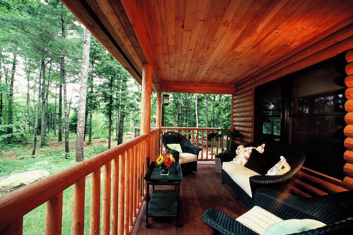 Upscale Fryeburg Cabin: Hot Tub + Billiards Table!