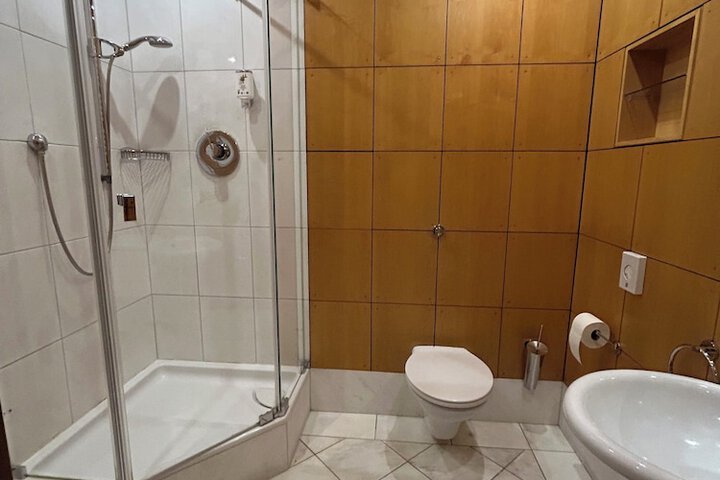 Room 14 of 32