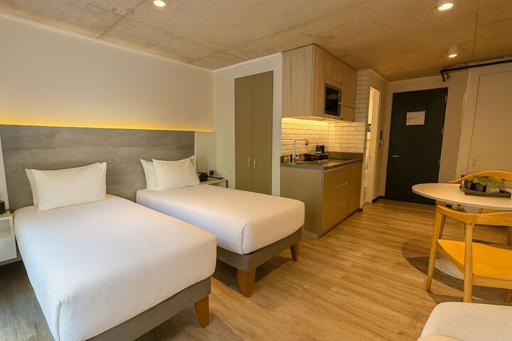 Room 17 of 37