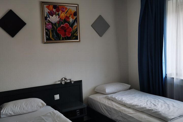Room 11 of 27