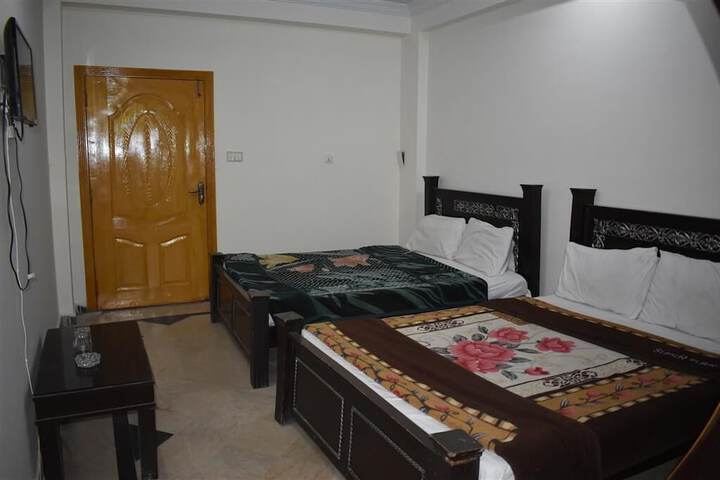 Room 5 of 8