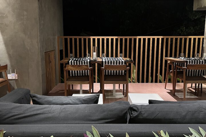 Dining 90 of 147