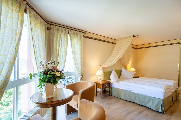 Room 4 of 18