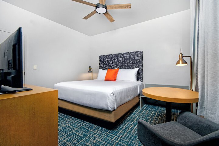 Superior King Bed (3 of 12)