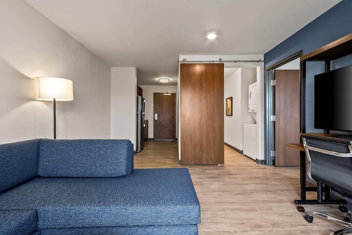 Room 10 of 33