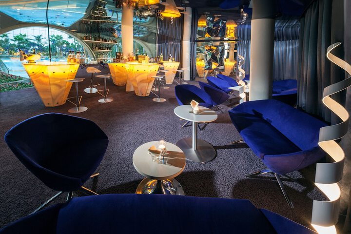 Lounge 40 of 46