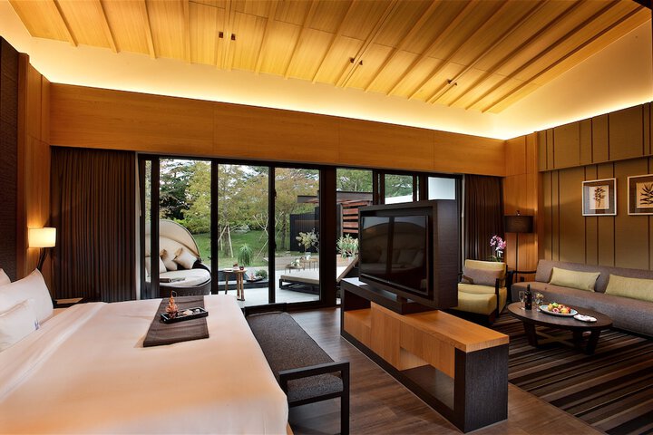Room 3 of 106