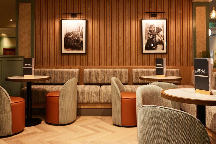 Lounge 37 of 73