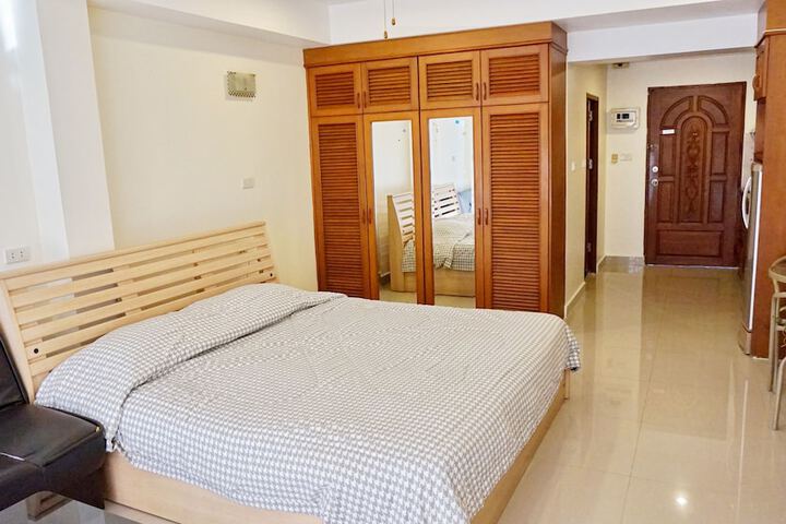 Room 18 of 77