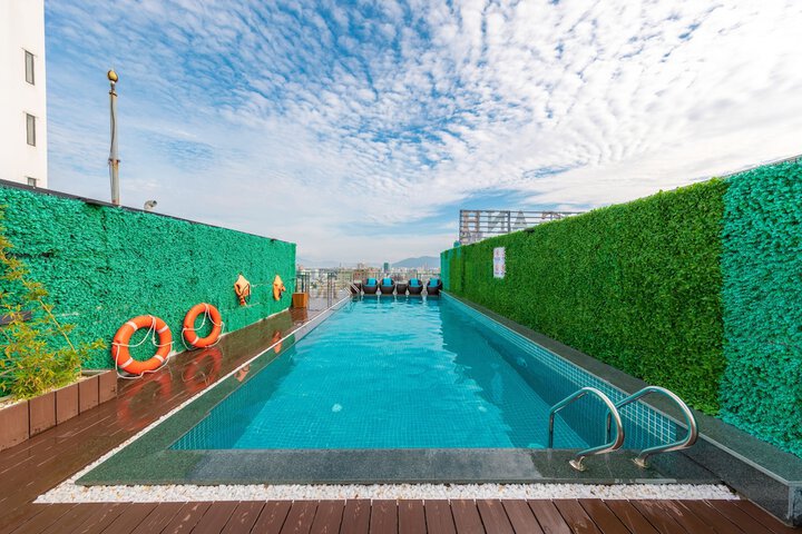 Pool 43 of 65