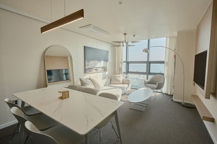 Room 153 of 224