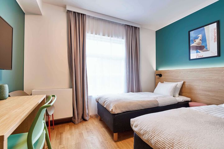 Room 8 of 31
